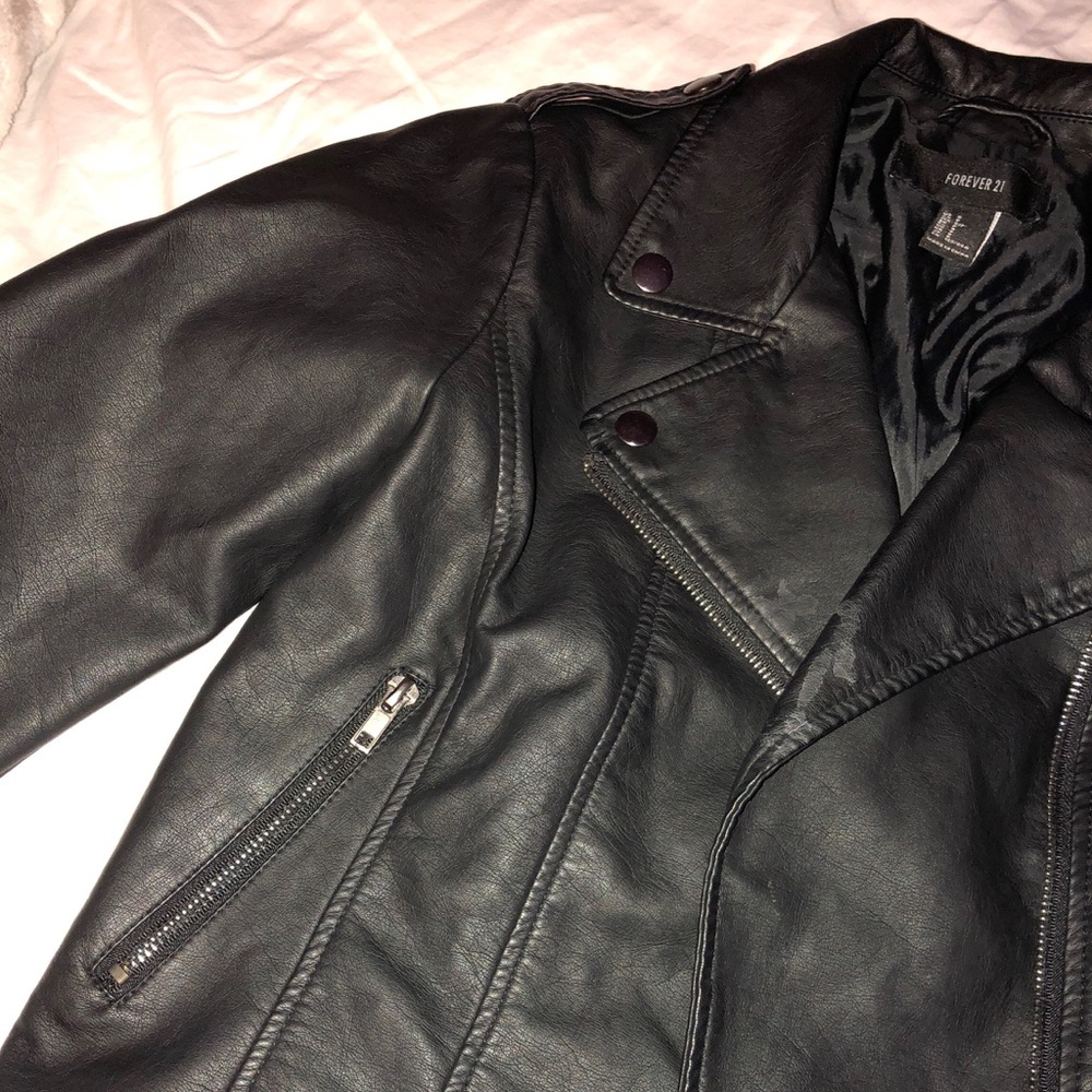 leather jacket - Picture 2 of 4